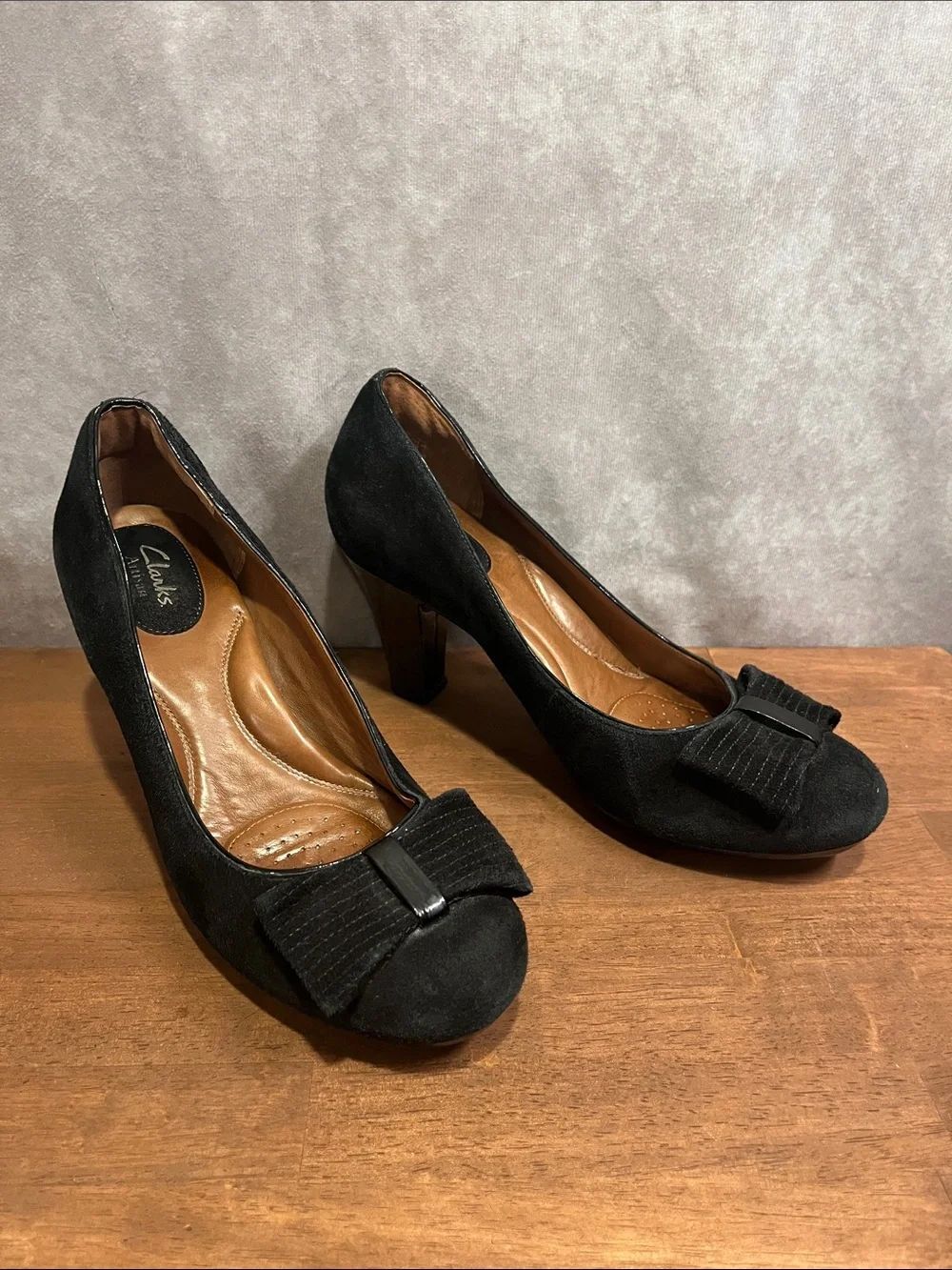 Clarks Artesian Black Suede Bow Block Heels size 9.5